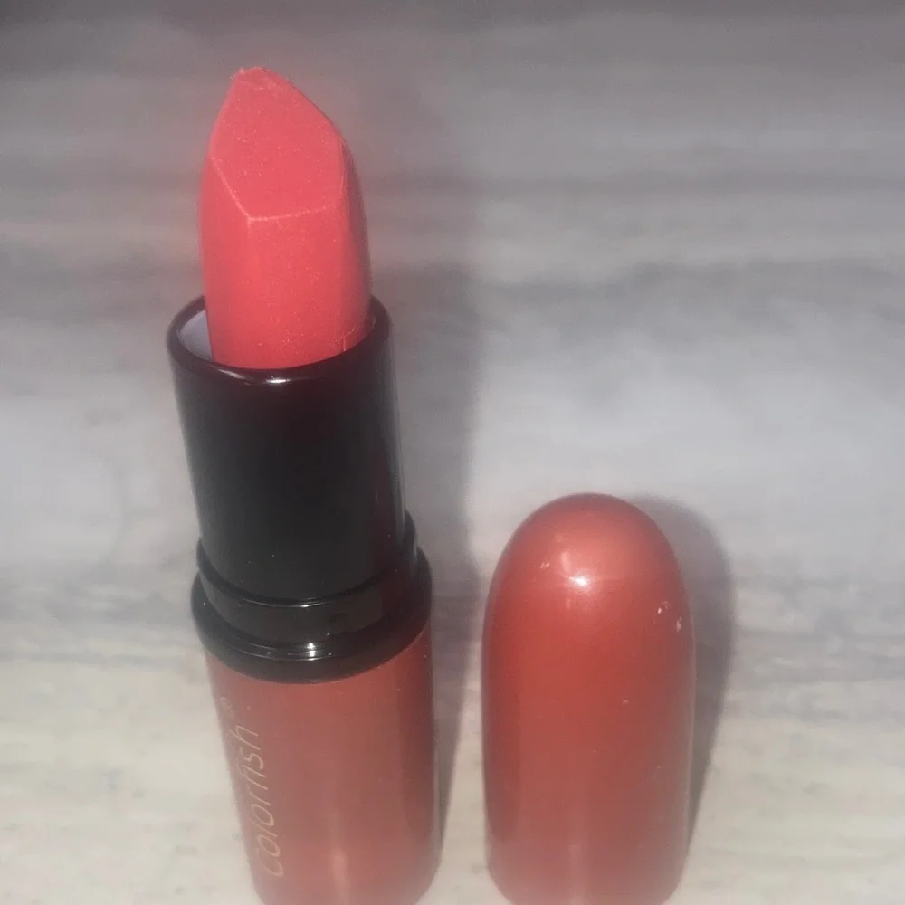 Coral Lipstick - Vibrant Peachy Coral